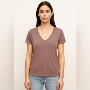 Babaton Short Sleeve V-Neck Tee - Soft Lavender